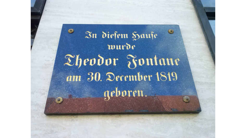 Eine Gedenktafel für den hier geborenen Theodor Fontane