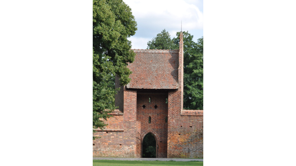 Ein gotisches Portal in der Stadtmauer von Wittstock