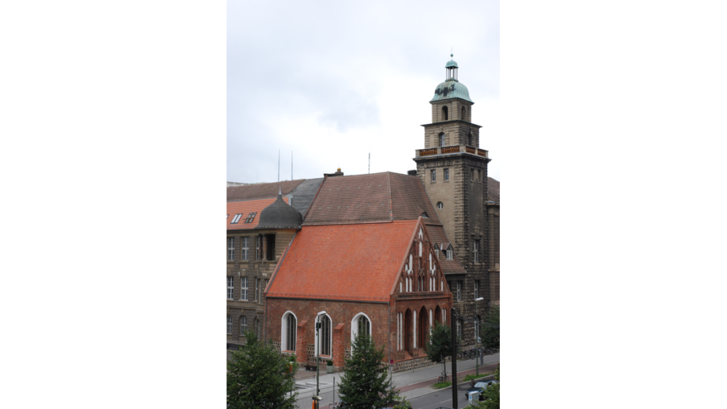 Eine kleine Kirche, die Heilig Geist Kapelle in Berlin