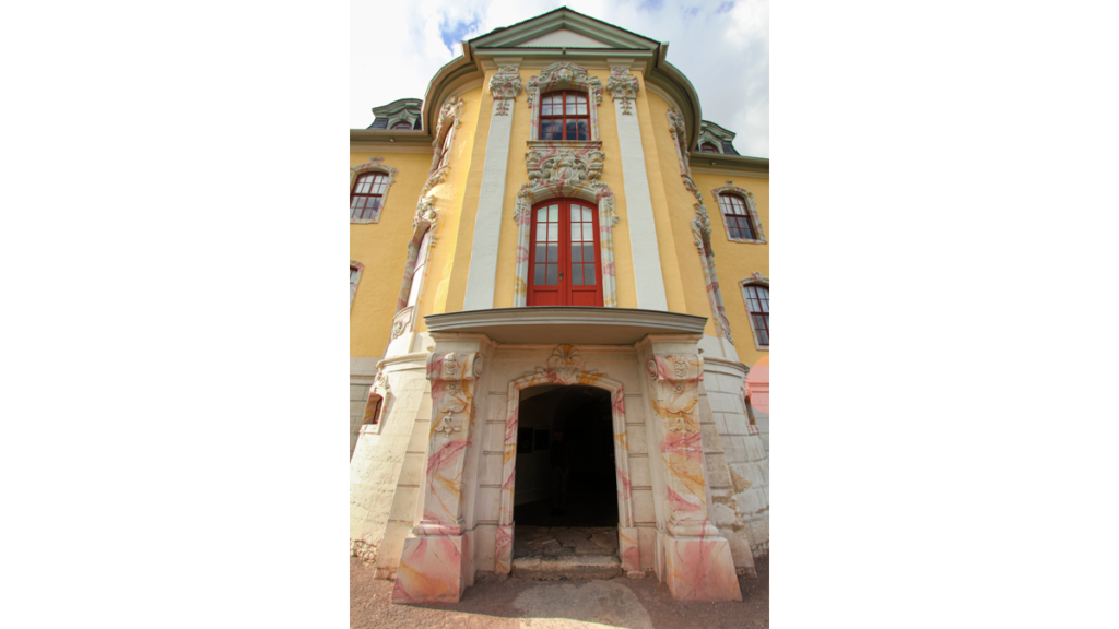 Der Hintereingang des Rokoko Schlosses der Dornburger Schlösser