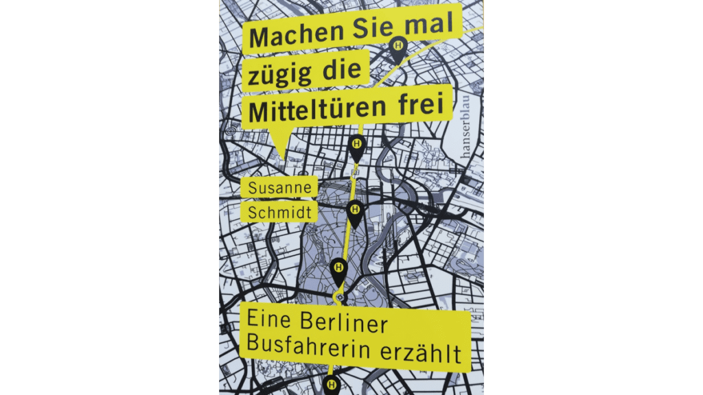 Ein Buchcover, das ein Busliniennetz zeigt. Die Autorin heißt Susanne Schmidt, der Titel lautet Machen Sie mal die Mitteltüren frei. Eine Berliner Busfahrerin erzählt