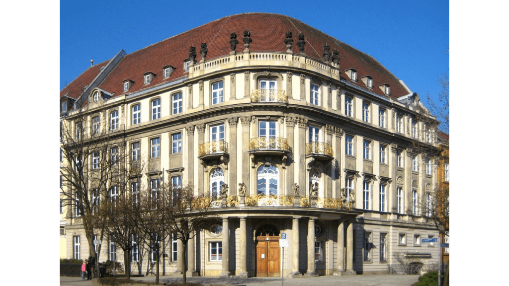 Das Ephraim Palais mit seiner gerundeten Eckfassade wird die schönste Ecke Berlins genannt