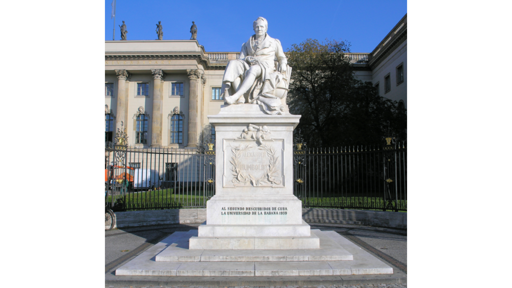 Die Statue von Alexander von Humboldt vor der Humboldt-Universität