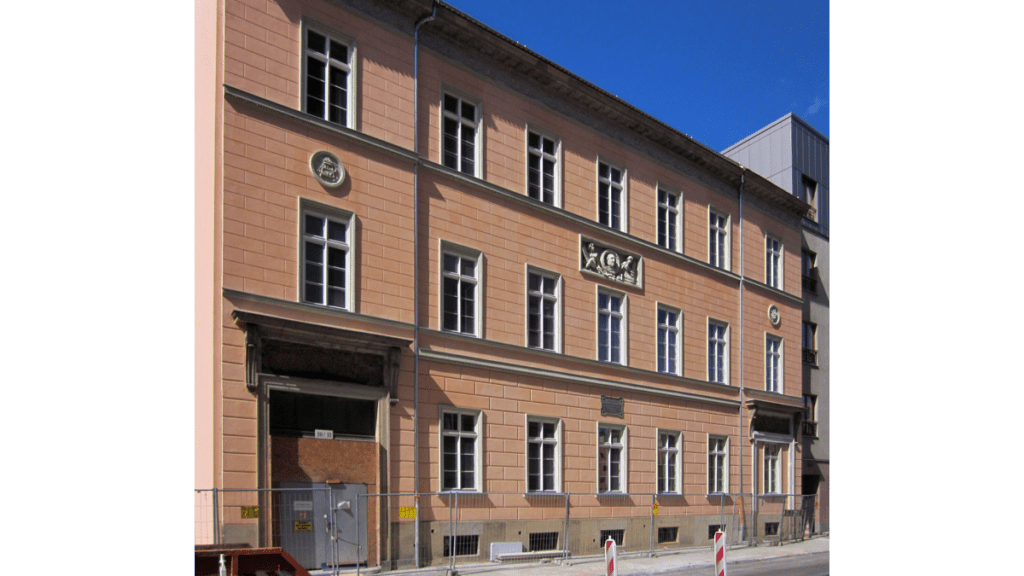 Das dreistöckige, klassizistische Wohnhaus des Berliner Hofbildhauers Johann Gottfried Schadow