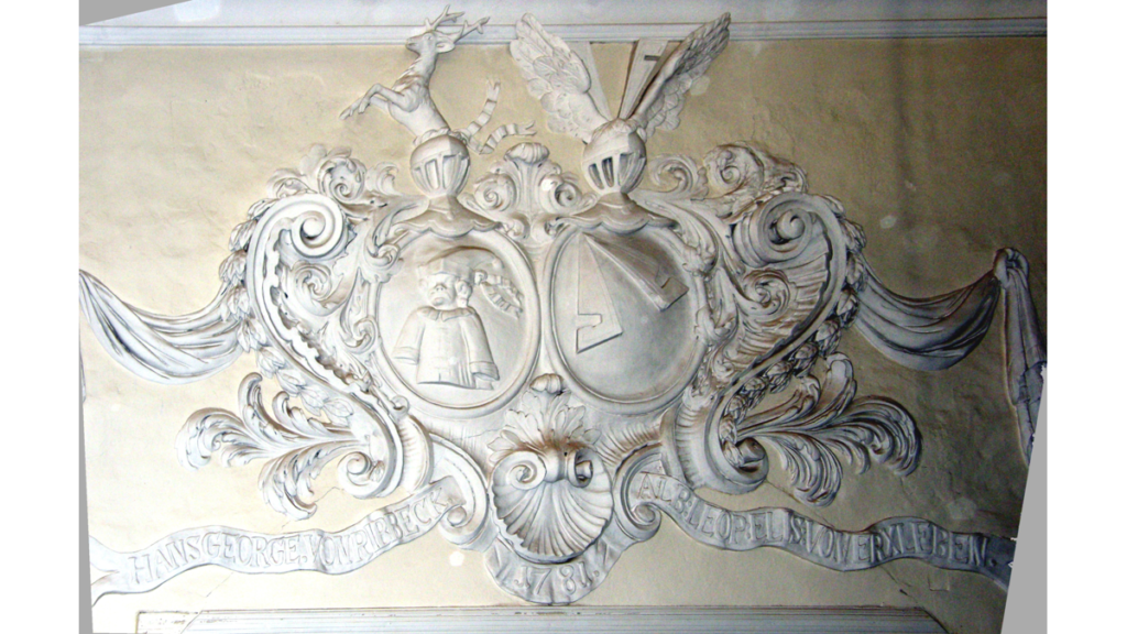 Das Wappen der Ribbecks in einem Relief in der Seegefelder Kirche