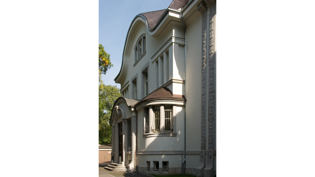 Die Villenfassade des Deutschen Literaturinstituts Leipzig