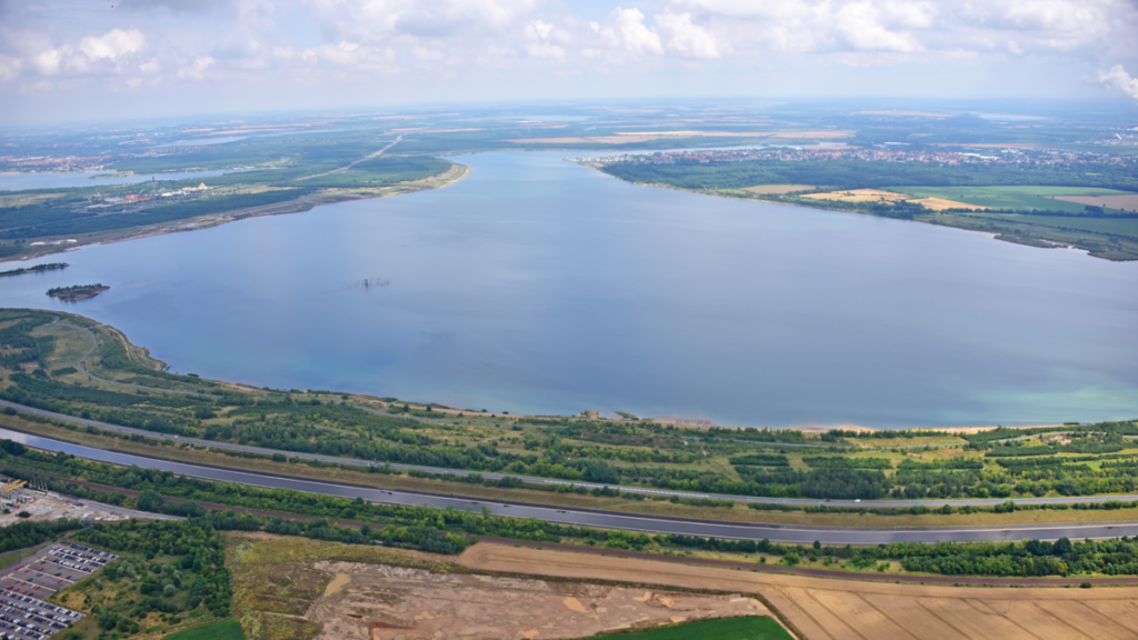 Ein Panoramabild des Zwenkauer Sees