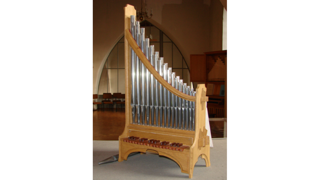 Eine tragbare Orgel, die Organetto oder Portativ genannt wird