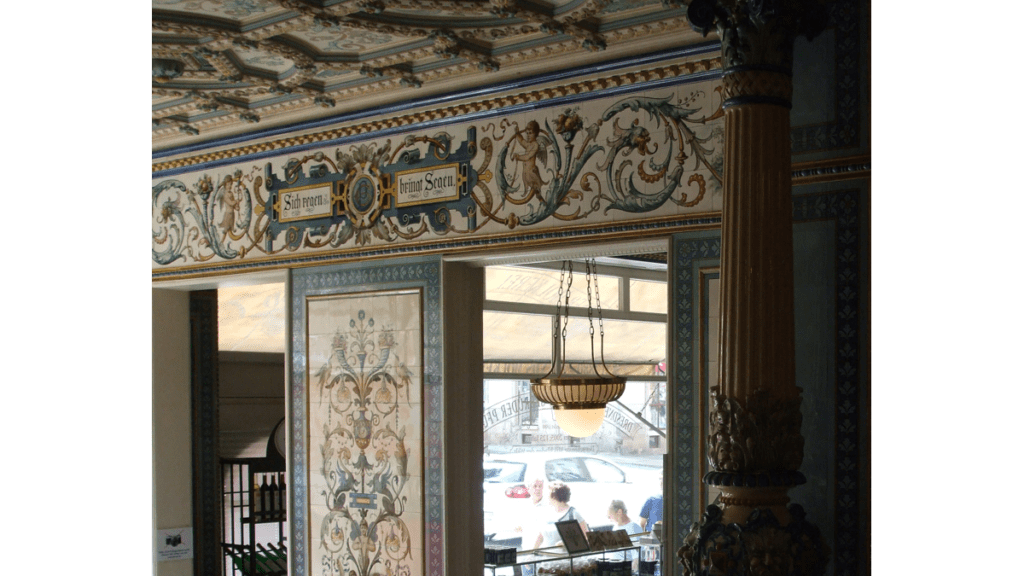 Das Interieur der Pfunds Molkerei mit Fliesen aus dem späten 19. Jahrhundert