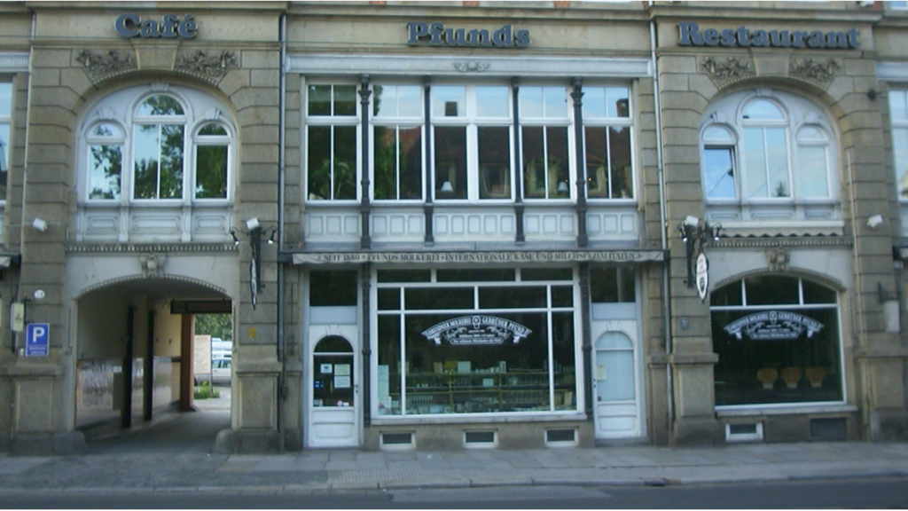 Das Ladenlokal der Pfunds Molkerei mit Restaurant und Café