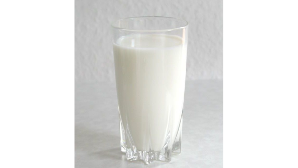 Ein Glass Milch