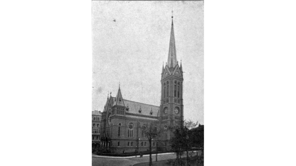 Ein schwarz-weiß Bild der Kirche Sankt Pauli.