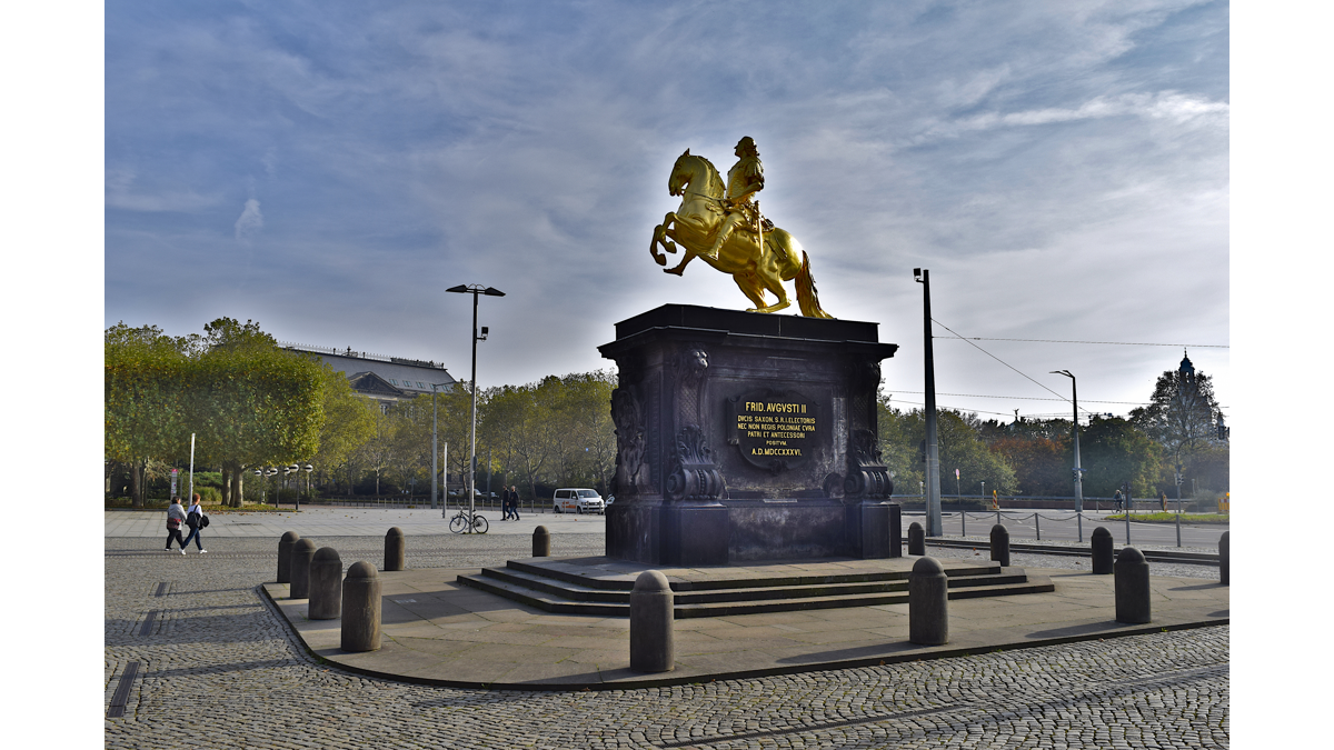 Der Goldene Reiter Denkmal für August den Starken Buskompass