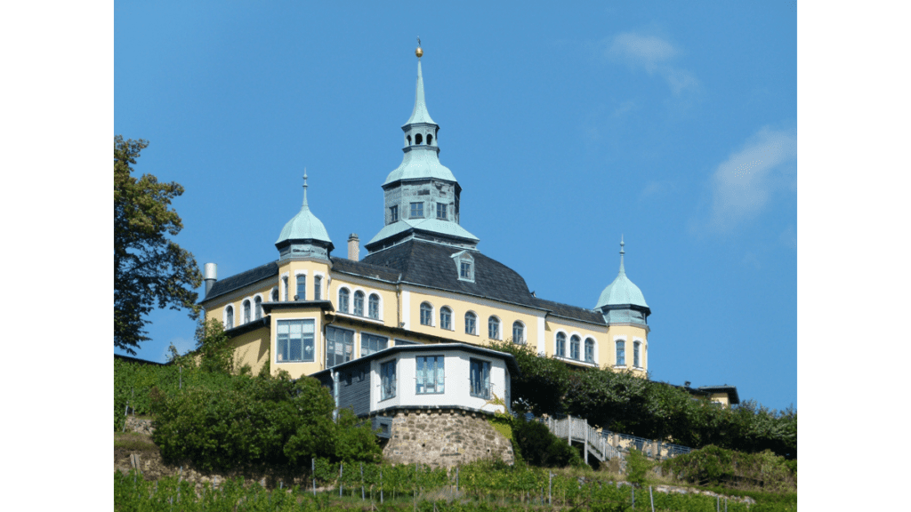 Das Spitzhaus mit seiner Dachform aus dem 17.Jahrhundert.