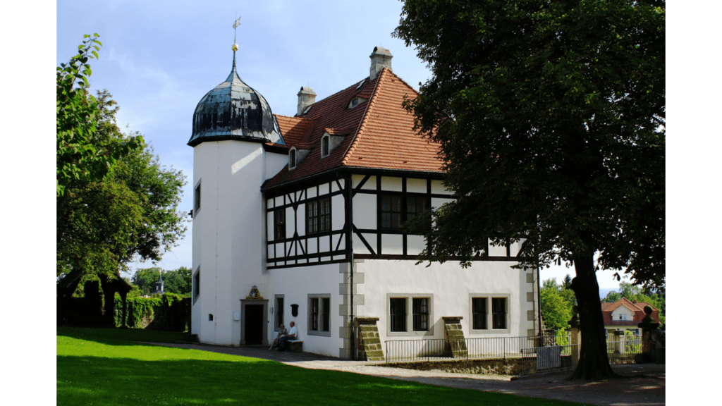 Das Berg- und Lusthaus von Hoflößnitz beherbergt das Sächsische Weinbaumuseum.