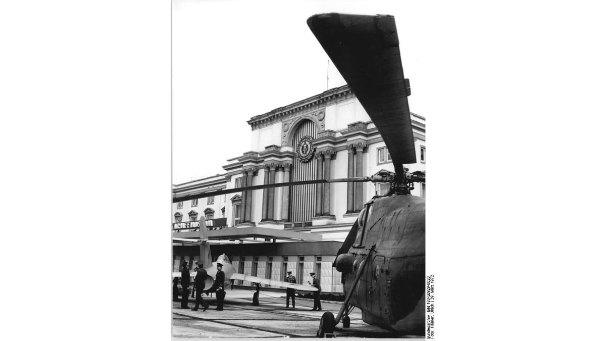 Eine historische Aufnahme des Armeemuseums der DDR in Dresden