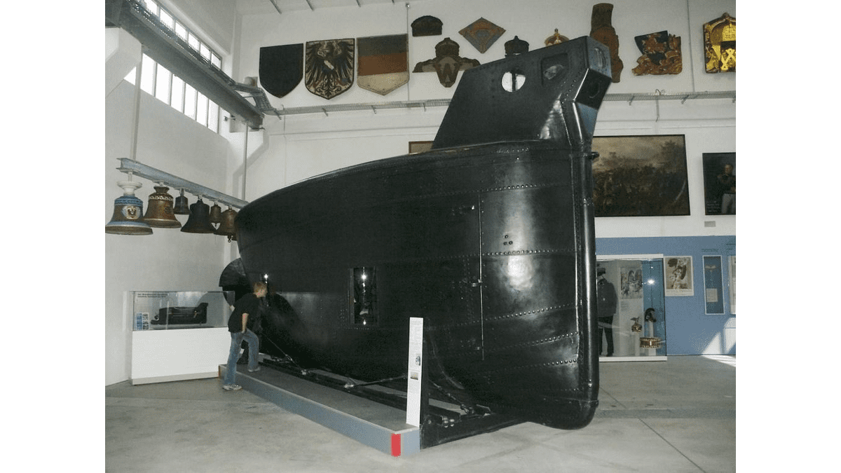 Das erste moderne Unterseeboot befindet sich im Militärhistorischen Museum der Bundeswehr in Dresden.