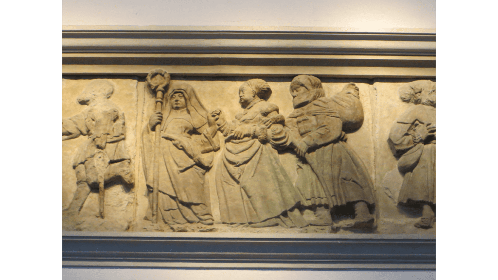 Eine Figurengruppe im Dresdener Totentanz in der Dreikönigskirche zeigt eine Äbtissin, eine Bürgerin und eine Gänsemagd.
