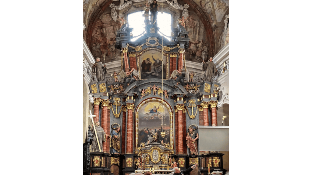 Der Rokoko-Hochaltar in der Zisterzienserkirche von Przemęt.