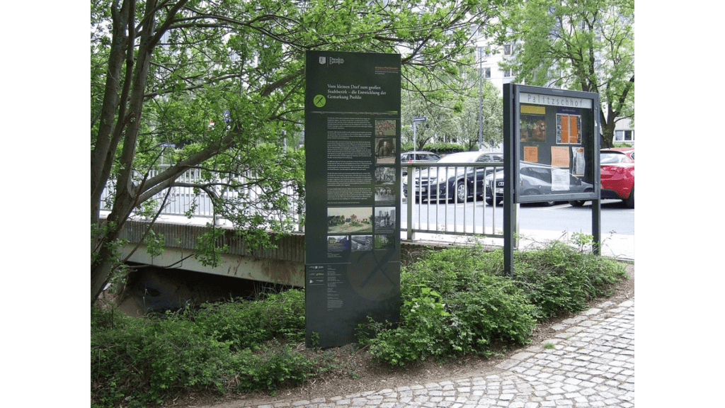 Eine Infotafel auf dem Archeo-Pfade durch Dresden Pohlis mit vielen Informationen zu Pohlis, Johann Georg Palitzsch - und natürlich der Halleyschen Komet.