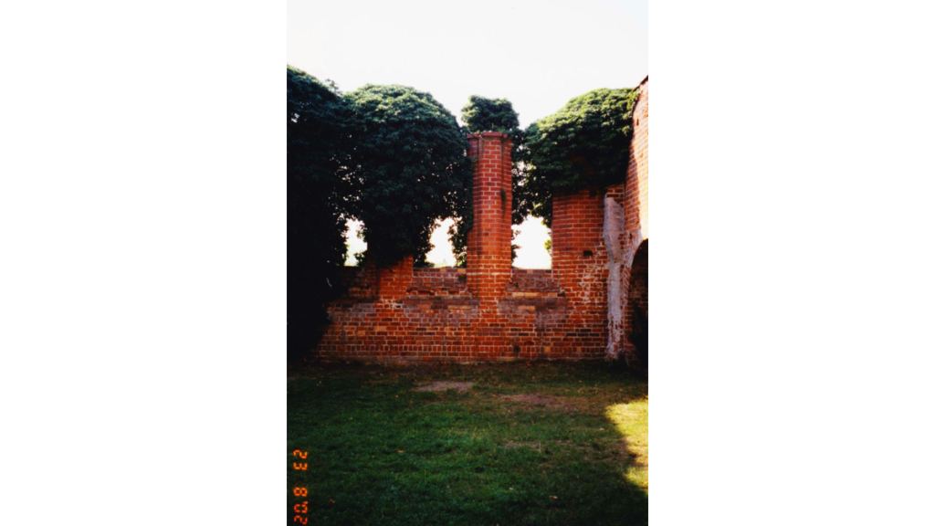 Pfeiler im ursprünglichen Langhaus der Klosteranlage Himmelpfort