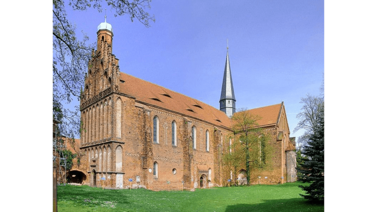 Die Klosterkirche des Klosters Marienstern in Mühlberg an der Elbe