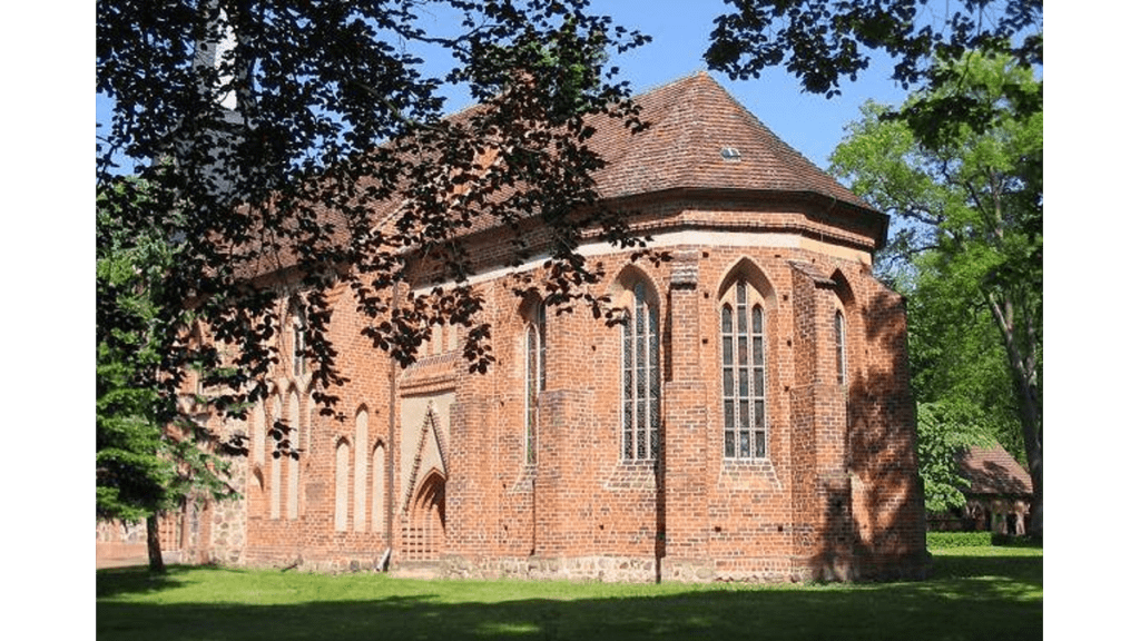 Der Chor der Klosterkirche von außen betrachtet.