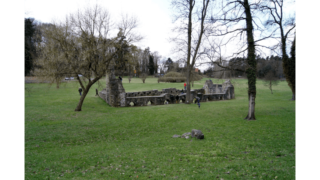Die Ruine der Choriner Klostermühle befindet sich außerhalb des heutigen Klostergeländes.
