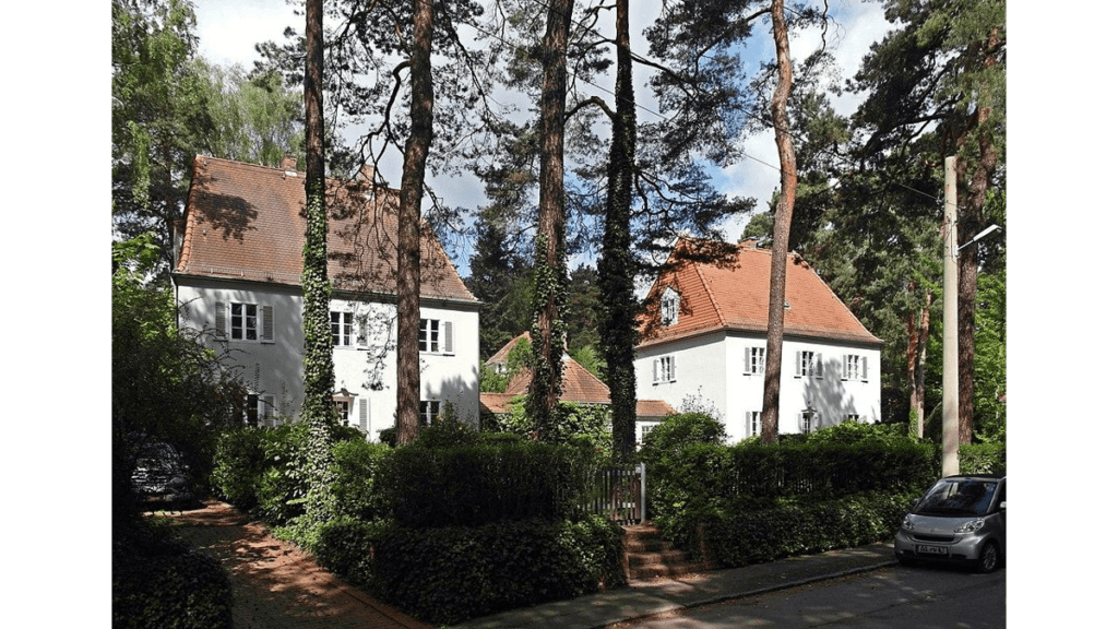 Das Gartenstadthaus im Heideweg in Hellerau, angelehnt an Goethes Gartenhaus in Weimar.