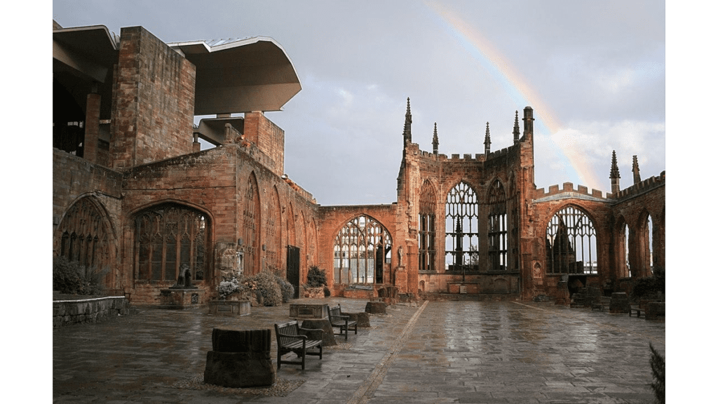 Die Ruinen der Coventry Cathedral in Großbritannien.