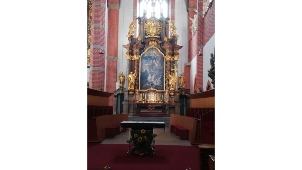 Der Hochaltar in der Abteikirche des Klosters Marienstern