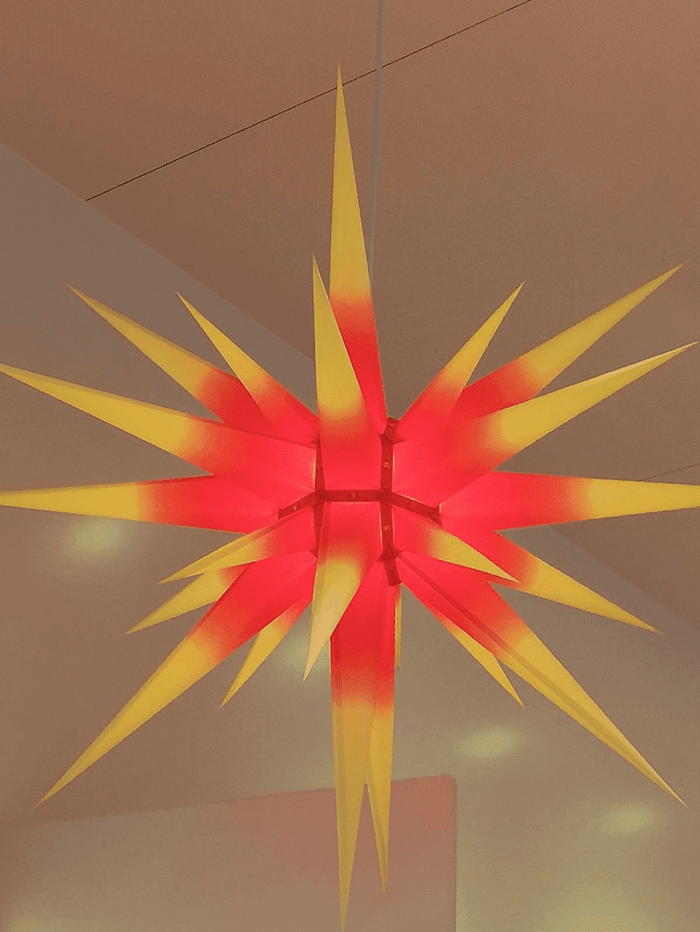 Berühmte Herrnhuter Sterne und der Gottesacker - Buskompass