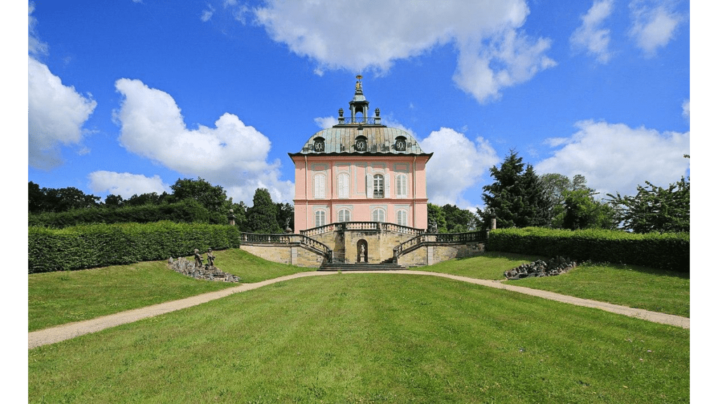 Das Fasanenschlösschen bei Schloss Moritzburg war einst die Heimat der vogelkundlichen Abteilung des Dresdener Tierkundemuseums.