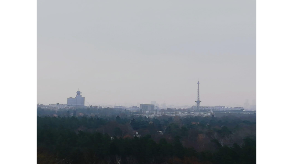 Charlottenburg mit Funkturm vom Berliner Teufelsberg aus gesehen
