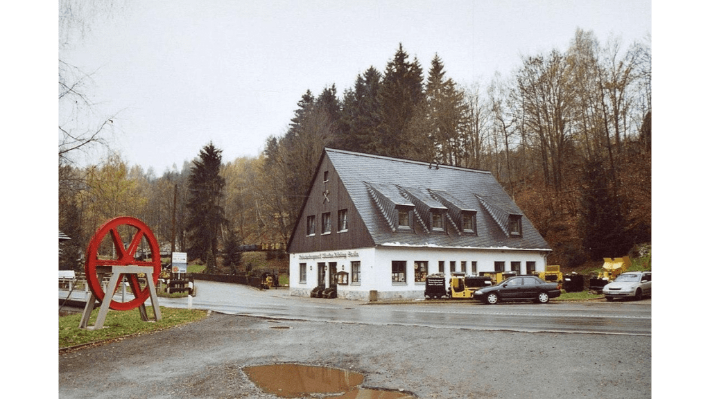 Der Parkplatz vor dem Markus-Röhling-Stollen, einen Kilometer außerhalb von Annaberg-Buchholz