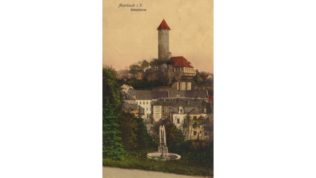 Der Schlossturm von Auerbach auf einer historischen Postkarte.