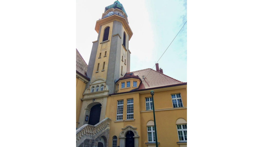 Die Kirche Zum Heiligen Kreuz in Auerbach zählt ebenfalls zu den drei Türmen.