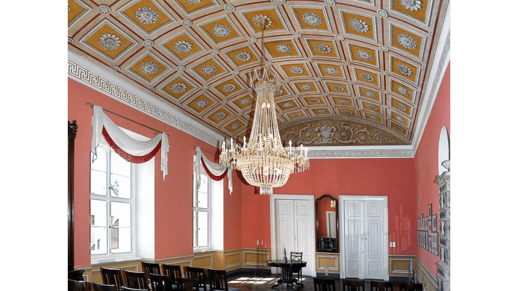 Der Bildersaal stammt aus der Zeit des Klassizismus.