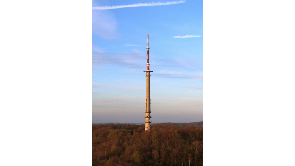 Der 160 Meter hohe Funkturm in Löbau.