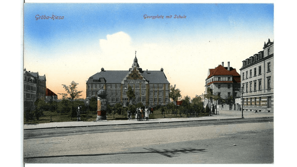 Die Schule am ehemaligen Georgplatz ist heute das Heisenberg-Gymnasium Riesa.