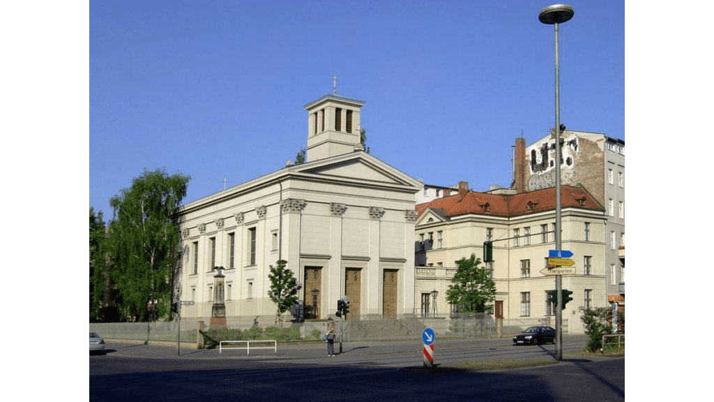 Die St. Pauls Kirche in Berlin-Wedding, die man mit dem M27 passiert, ist eine der vier Schinkelschen Vorstadtkirchen.
