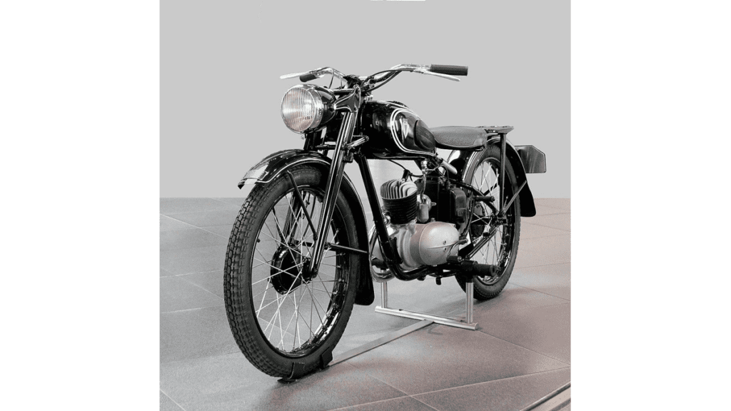 Die DKW RT 125 aus Zschopau wurde erst Wehrmachtsmotorrad und dann Volksmotorrad in der DDR.