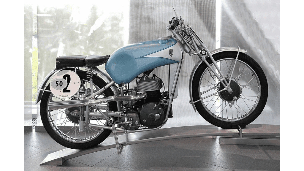 Eine DKW SS 250 im Motorradmuseum in der Motorradstadt Zschopau.
