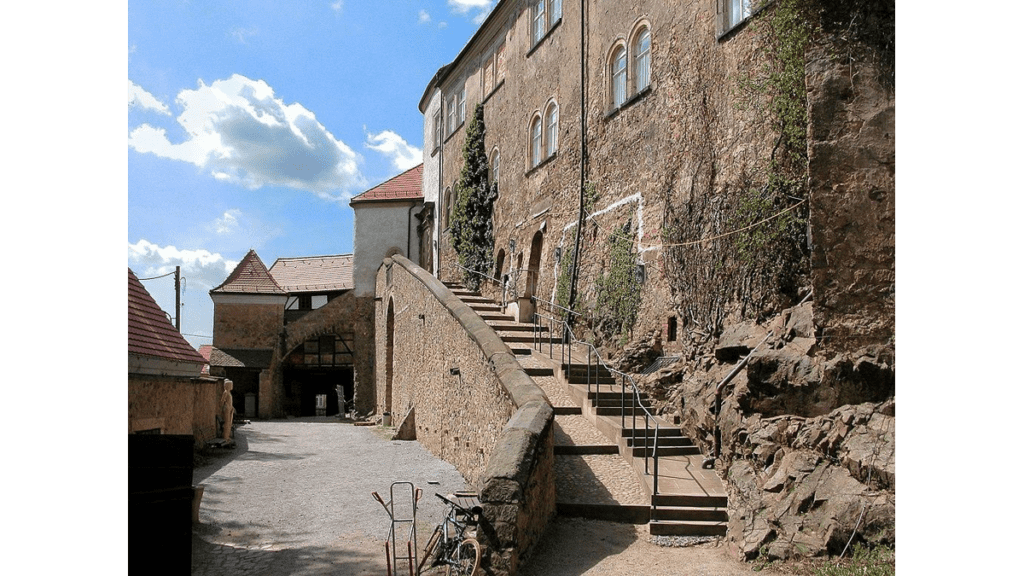 Die Fürstenreittreppe führte den Reiter direkt zum Hauptportal des Schlosses Klippenstein.