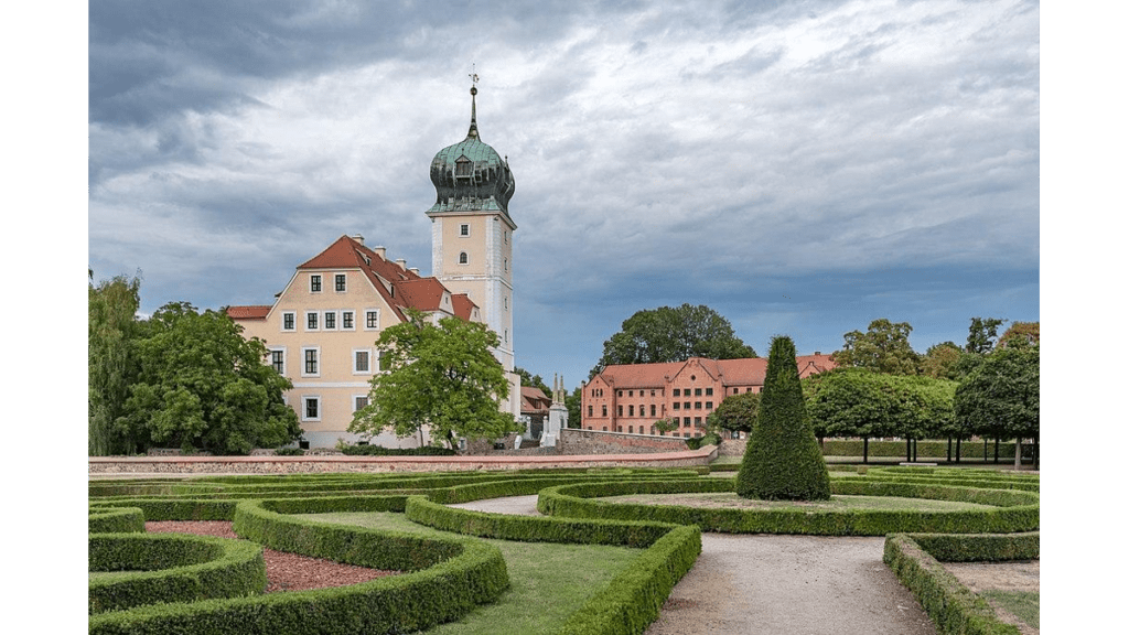 Die Geschichte von Peter und Paul Kirche und historisches Stadtfest