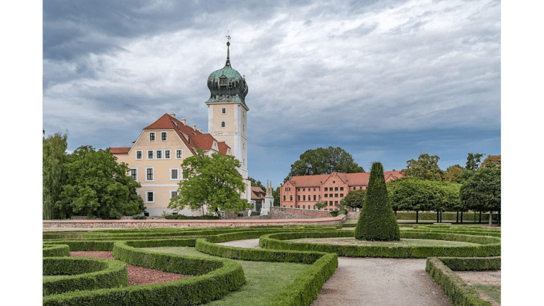 Das Barockschloss in Delitzsch mit einem original rekonstruierten Barockgarten.