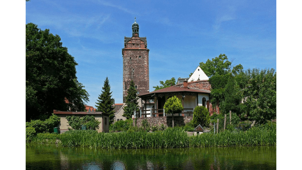 Der Hallesche Turm ist ein über 500 Jahre alter Wachturm in Delitzsch.
