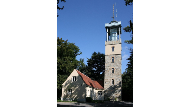 Der 1864 erbaute Lessingturm auf dem Hutberg bei Kamenz in der Oberlausitz.