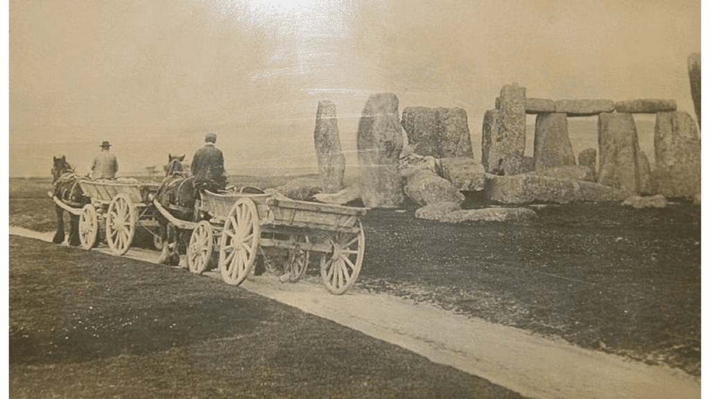 Auf dieser Fotografie aus dem Jahr 1885 staunen Farmer über die rätselhaften Megalithen von Stonehenge.