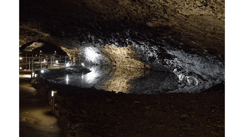 Die Neptungrotte in der Barbarossahöhle.